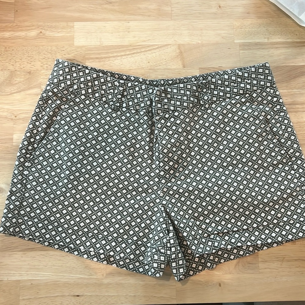 Gap Khakis by Gap Womens City 3” Short, New Geo Print, Green, Size 8